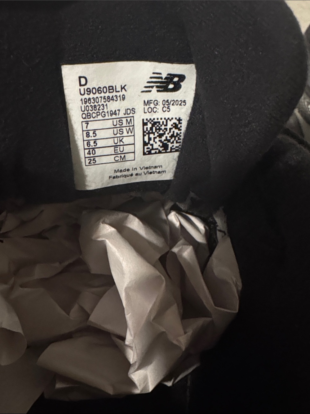 New Balance Black Grey 9060 Runner Sneakers - Picture 5 of 5